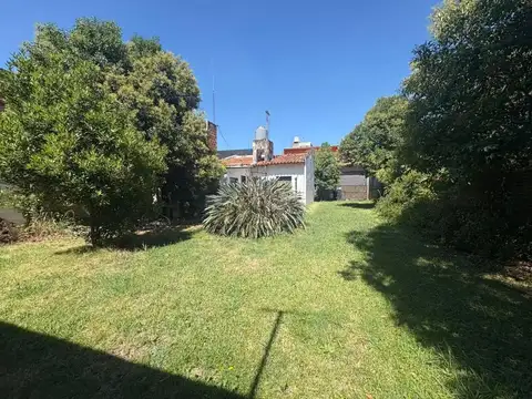 VENTA TERRENO Y CASA 3AMB A RECICLAR GRAND BOURG