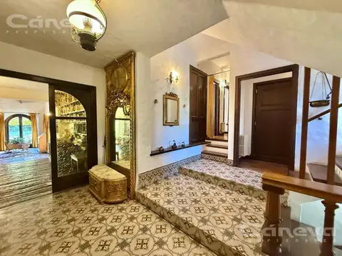 Casa 12 ambientes con 5 baños