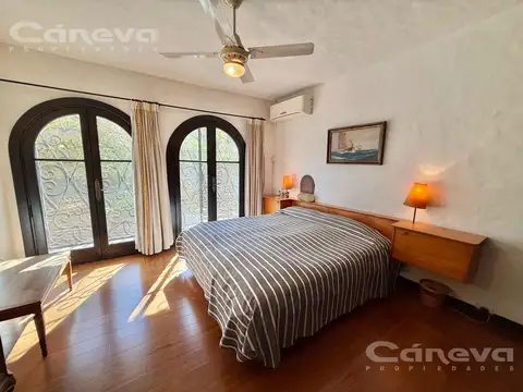Casa en Alquiler con 3 cocheras