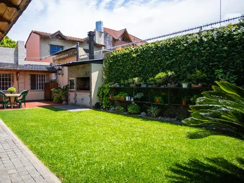 Casa 5 ambientes con 3 baños