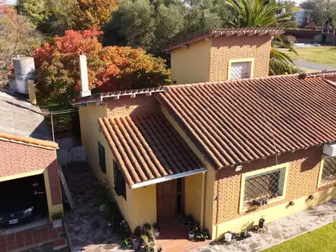 Casa en Venta con 2 cocheras