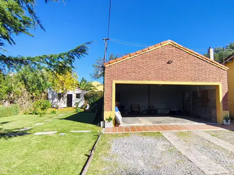 Casa 5 ambientes con 2 baños