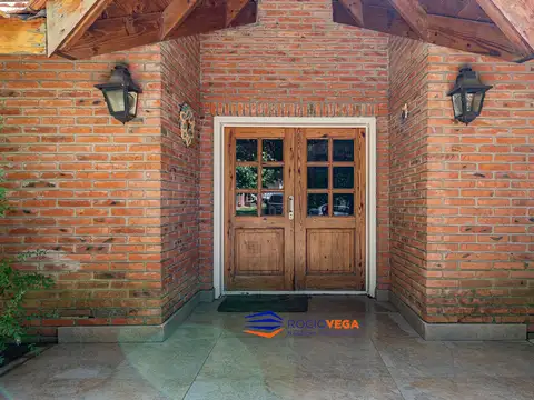 Casa en Venta con 3 cocheras