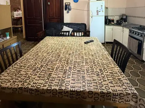 VENTA CASA ANTIGUA 2 DORMITORIOS - HUMBOLDT.-