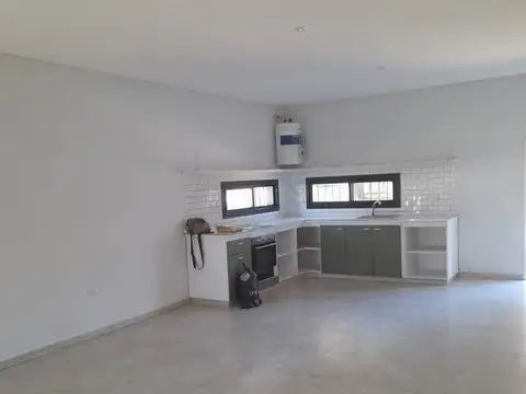 Casa 3 ambientes con 1 baño