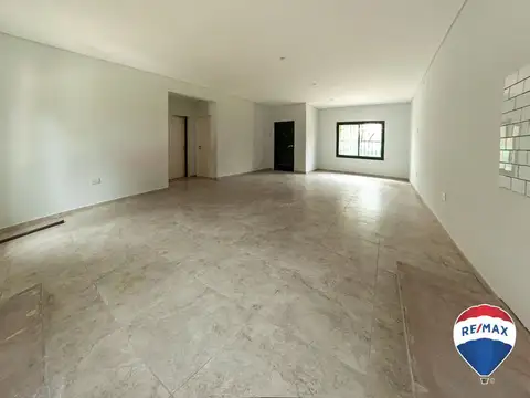 Casa en Alquiler con 2 cocheras