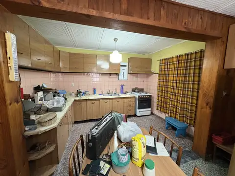Casa 4 ambientes con 2 baños