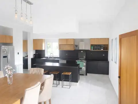 Casa 6 ambientes con 1 baño