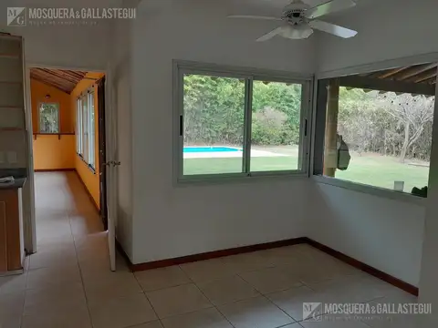 Casa en Alquiler con 4 cocheras