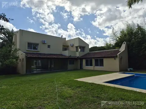Casa en Alquiler con 6 cocheras