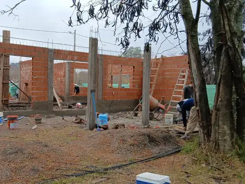 Casa en Venta con 2 cocheras