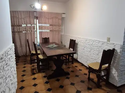Casa Multifamiliar en venta 8 ambientes con cochera  en Tapiales Chalet