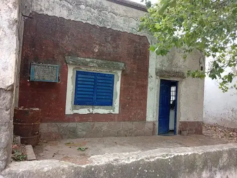 SE VENDE CASA BARRIO LOS HORNOS A REFACCIONAR