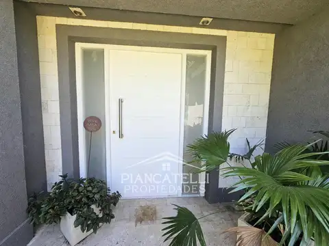 Casa en Venta con 4 cocheras