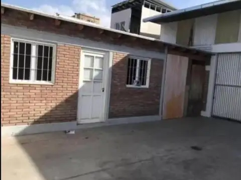 Alquilo Galpón Comercial en Godoy Cruz