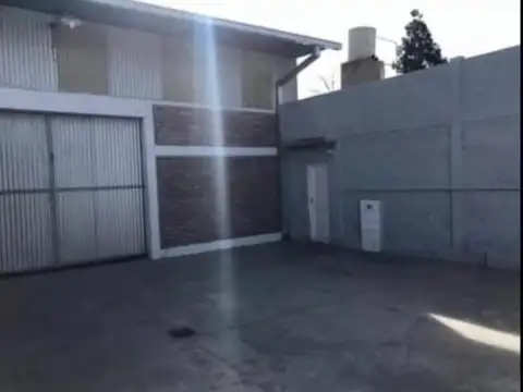 Alquilo Galpón Comercial en Godoy Cruz