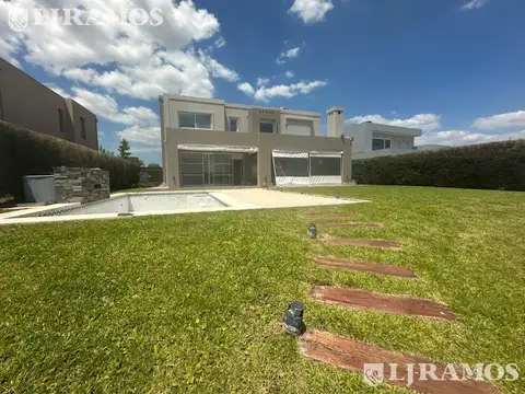 Casa en Venta con 5 cocheras