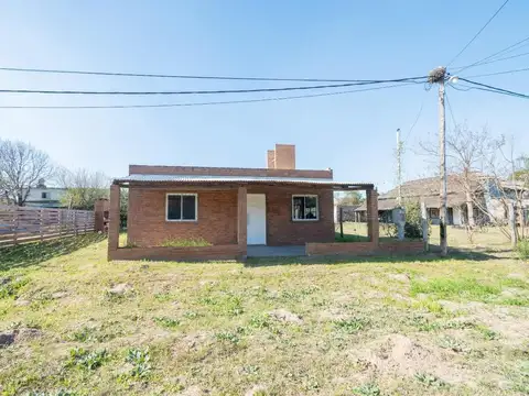 QUINTA A ESTRENAR EN ARROYO LEYES - 3 DORMITORIOS