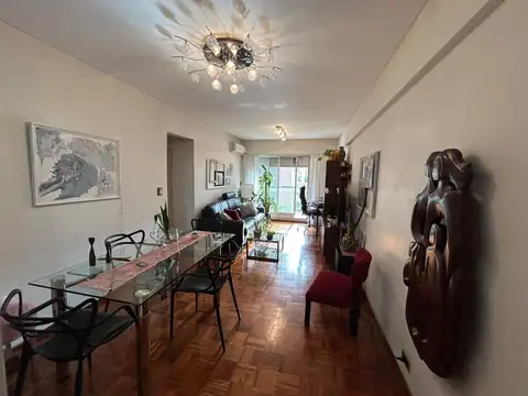 Semi piso 3 ambientes + dependencia, espacio guarda coche y baulera en venta en Caballito