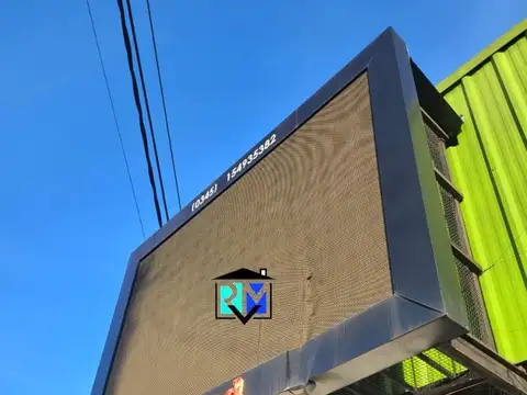 Amplio galpón avenida principal de Concordia