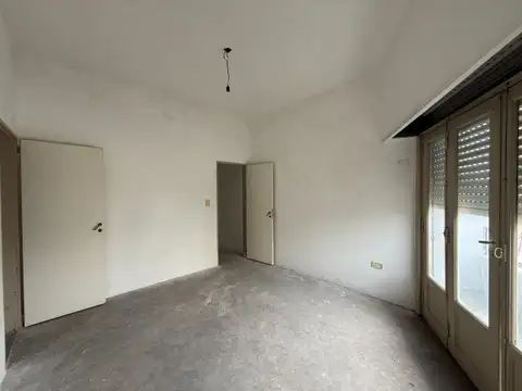 PH DE 4 AMB AL FRENTE CON BALCÓN Y TERRAZA