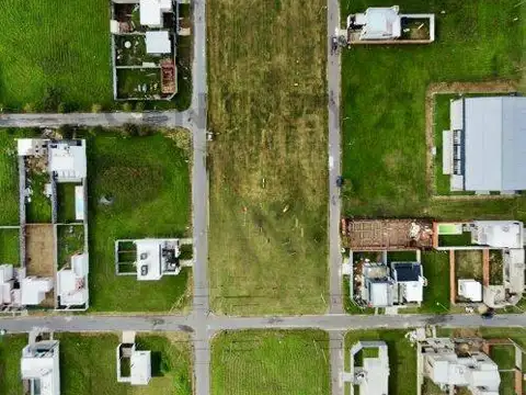 77 e/ 24 bis y 25 , Piso 0