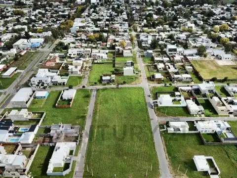 77 e/ 24 bis y 25 , Piso 0