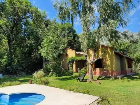 Casa 5 ambientes con 2 baños