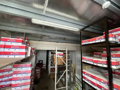 Venta - Local comercial con deposito y oficinas en Rosario