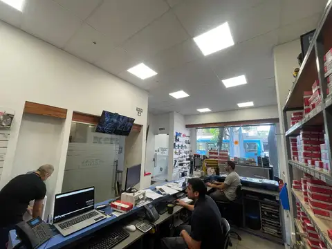 Venta - Local comercial con deposito y oficinas en Rosario