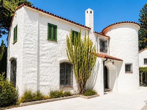 Venta Impresionante Casa 11 ambientes Centro de San Isidro lote de 1.000 mts jardín pileta quincho