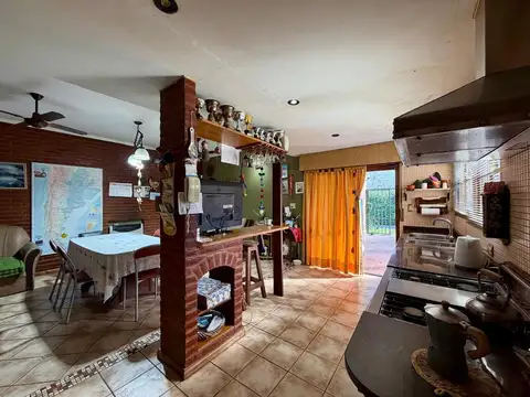 Casa en Venta con 3 cocheras