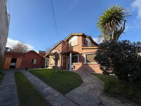 Casa cinco ambientes en venta en Escobar centro - ID 6120