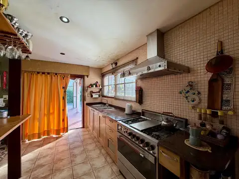 Casa 5 ambientes con 3 baños