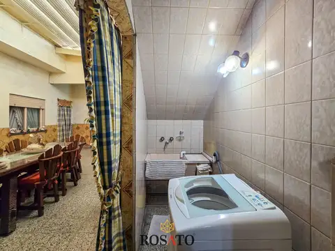 Casa 10 ambientes con 3 baños
