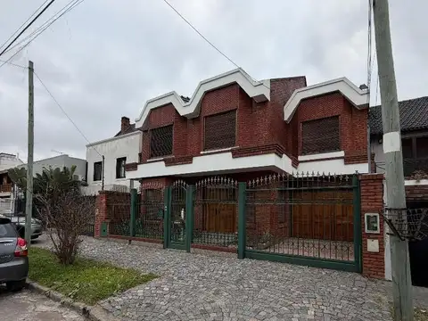 CASA DE 5 AMBIENTES EN VENTA