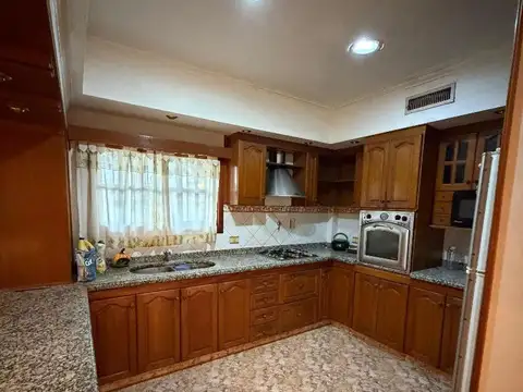 CASA DE 5 AMBIENTES EN VENTA