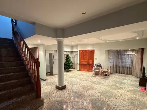 Casa en Venta con 4 cocheras