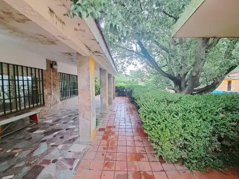 VENTA-Casa a reaccionar un dormitorio, pileta, gran terreno arbolado  - Funes