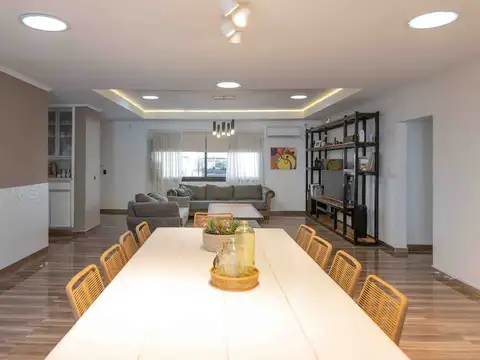 Casa 7 ambientes con 5 baños