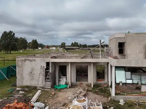 Venta. Casa a estrenar. 4 ambientes. Area 60. La plata.
