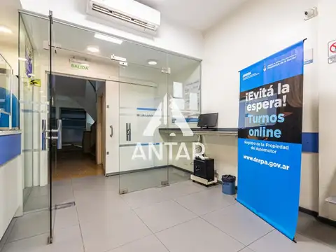 Oficina 6 ambientes con 4 baños