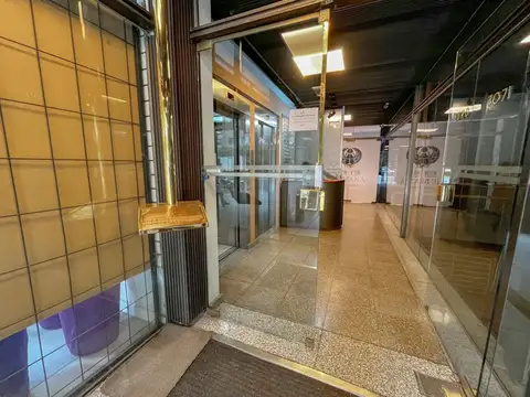 Venta Oficina en Semi Piso al Frente Zona Centro