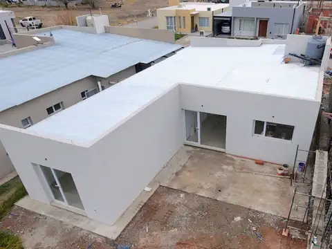 Casa 5 ambientes con 2 baños
