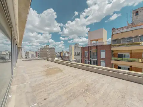 Oficina con 3 ambientes, 1 baño, kitchenette y seguridad