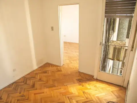 Venta departamento Flores piso alto y luminoso