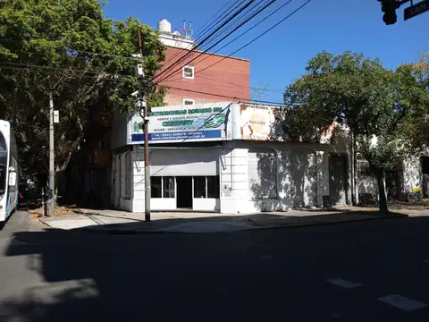 LOCAL ESQUINA 160 M2