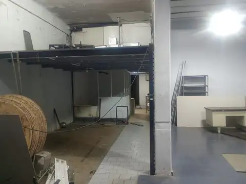 LOCAL ESQUINA 160 M2