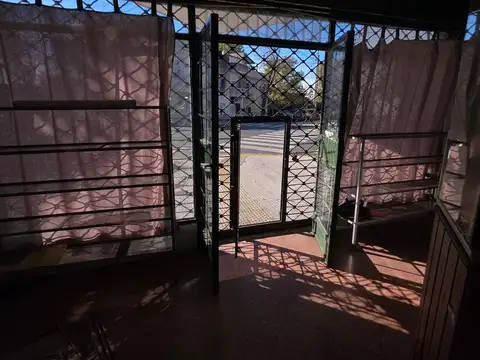 Local en Alquiler en Parque Chacabuco, $ 500.000
