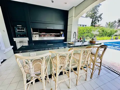 Casa 8 ambientes con 8 baños